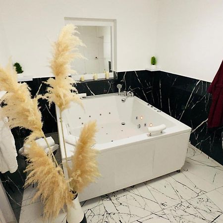 Hedonist Spa Jacuzzi Sarajevo Free Parking المظهر الخارجي الصورة