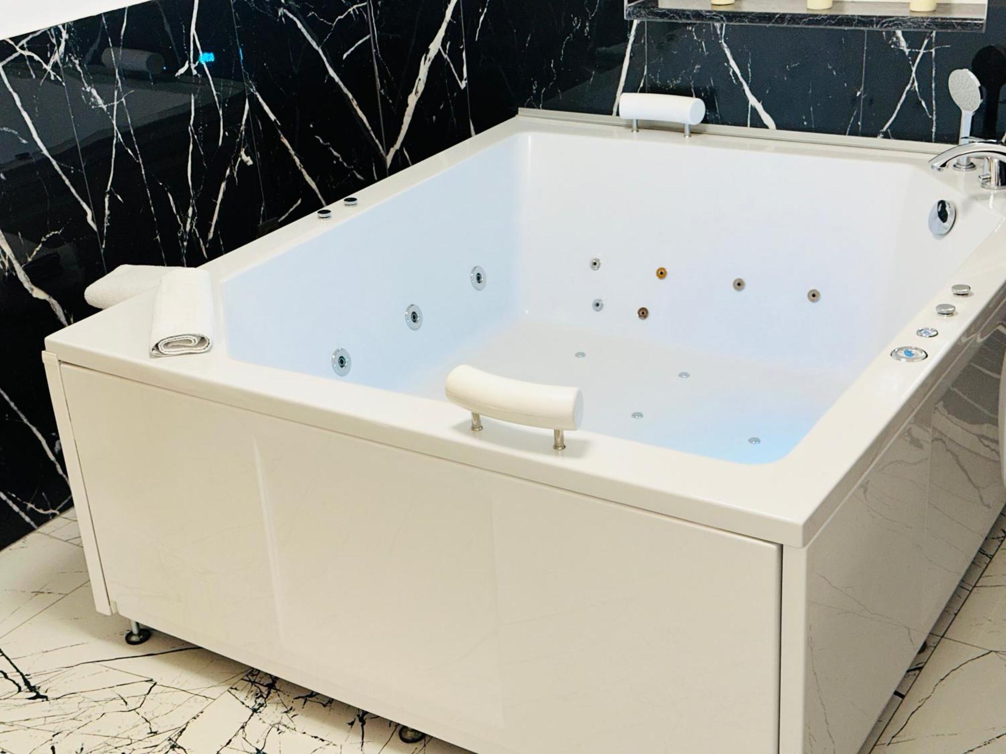 Hedonist Spa Jacuzzi Sarajevo Free Parking المظهر الخارجي الصورة